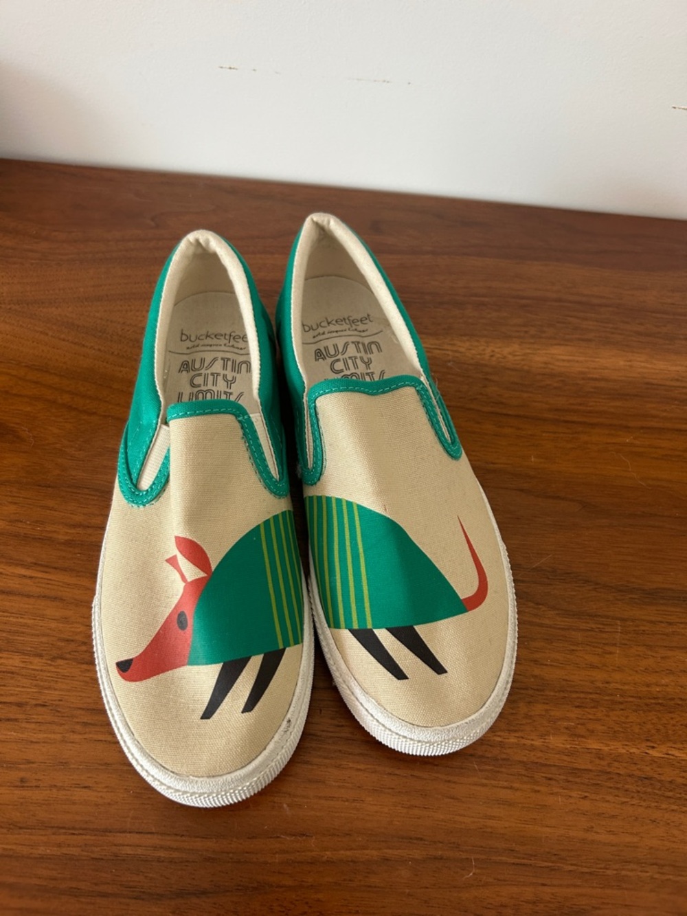 Austin City Limits - Bucket Feet Slip-On Canvas Sneakers in Beige, Green & Red